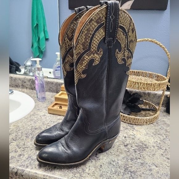 Laredo Shoes - Vintage womens LAREDO black cowboy boots size 7